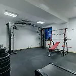 Dominik 4*